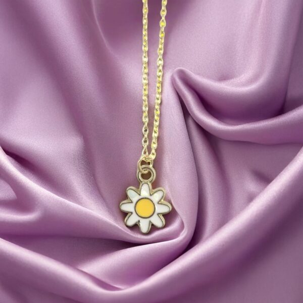 Daisy Pendant Necklace - Image 3