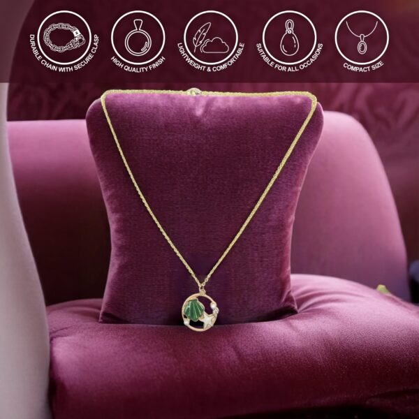 Green Shell and Star Pendant Necklace - Image 2
