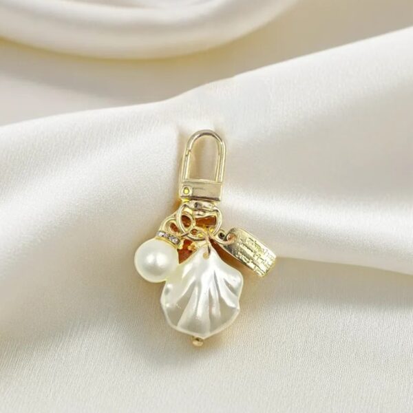 Wavy Shell & Pearl Drop Keychain